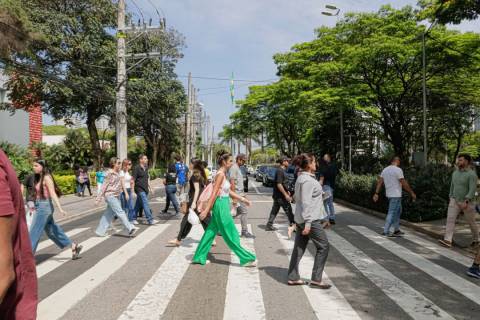 Beach tennis é a bola da vez - Folha de Alphaville