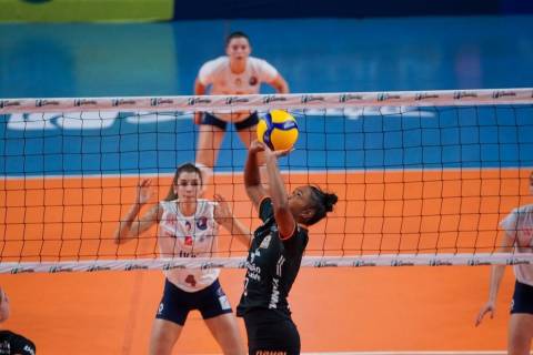 Flor de Ypê Paulistano Barueri perde para o Osasco em jogo pela Superliga de Vôlei